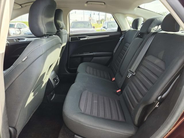 Used 2018 Ford Fusion SE w/ Fusion SE Technology Package FWD image 9