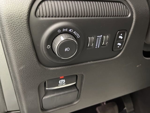 Used 2024 Jeep Wagoneer Series II w/ Flexible Seating Group image 32