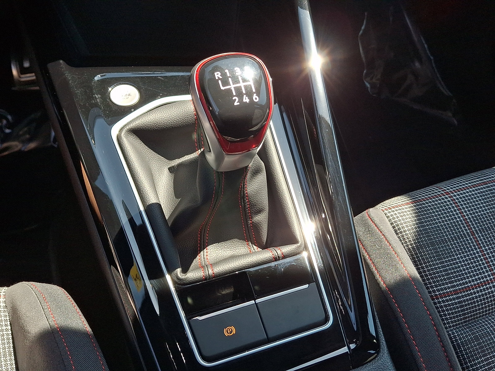 Used 2024 Volkswagen GTI SE FWD image 18