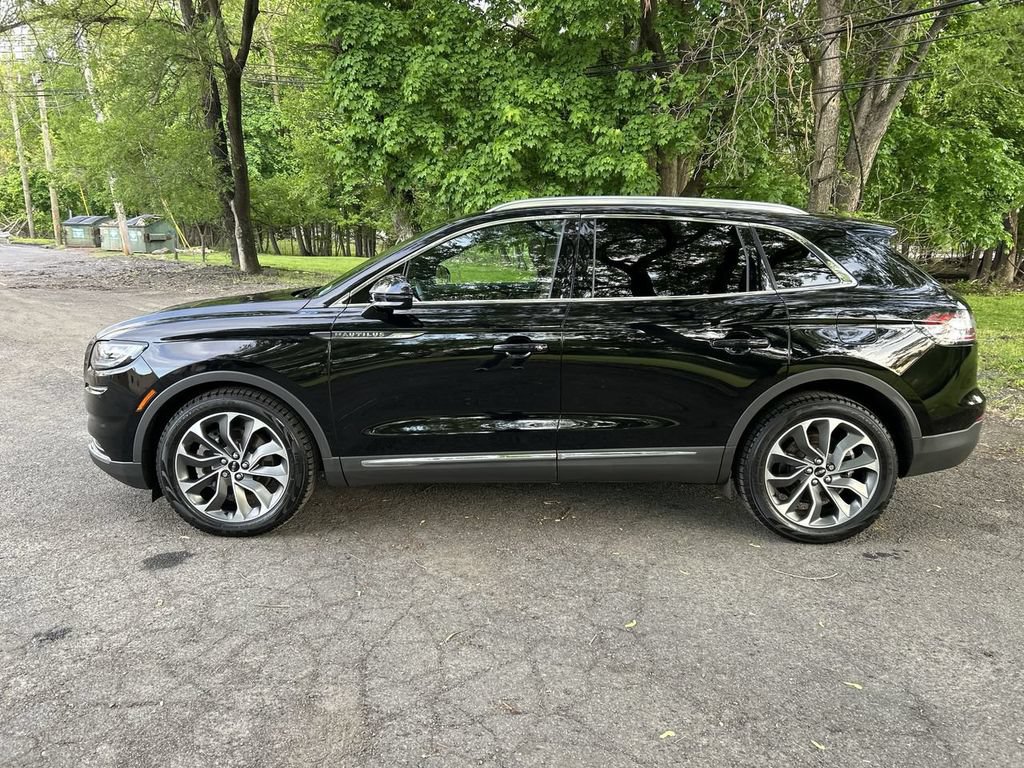 Used 2023 Lincoln Nautilus Reserve AWD/4WD image 5