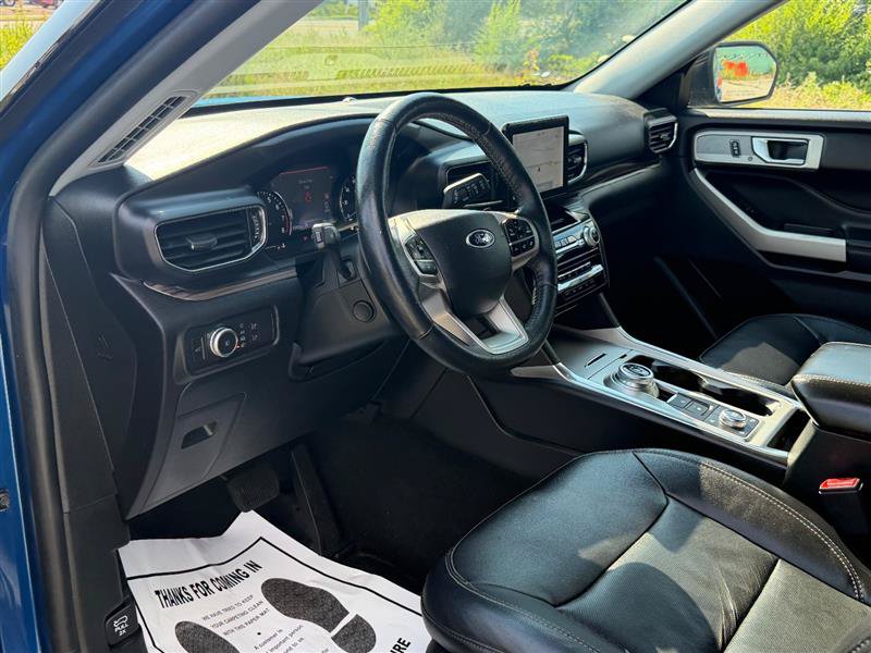 Used 2021 Ford Explorer Limited w/ Equipment Group 301A AWD/4WD image 27