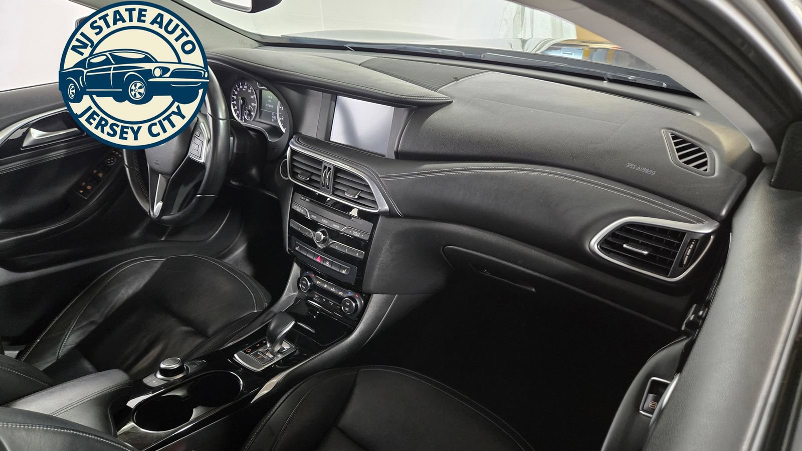 Used 2018 INFINITI QX30 AWD image 35