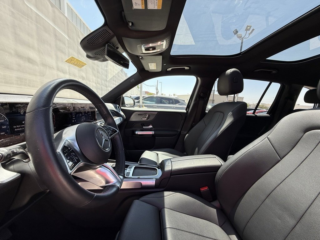 Used 2025 Mercedes-Benz GLB 250 4MATIC image 4
