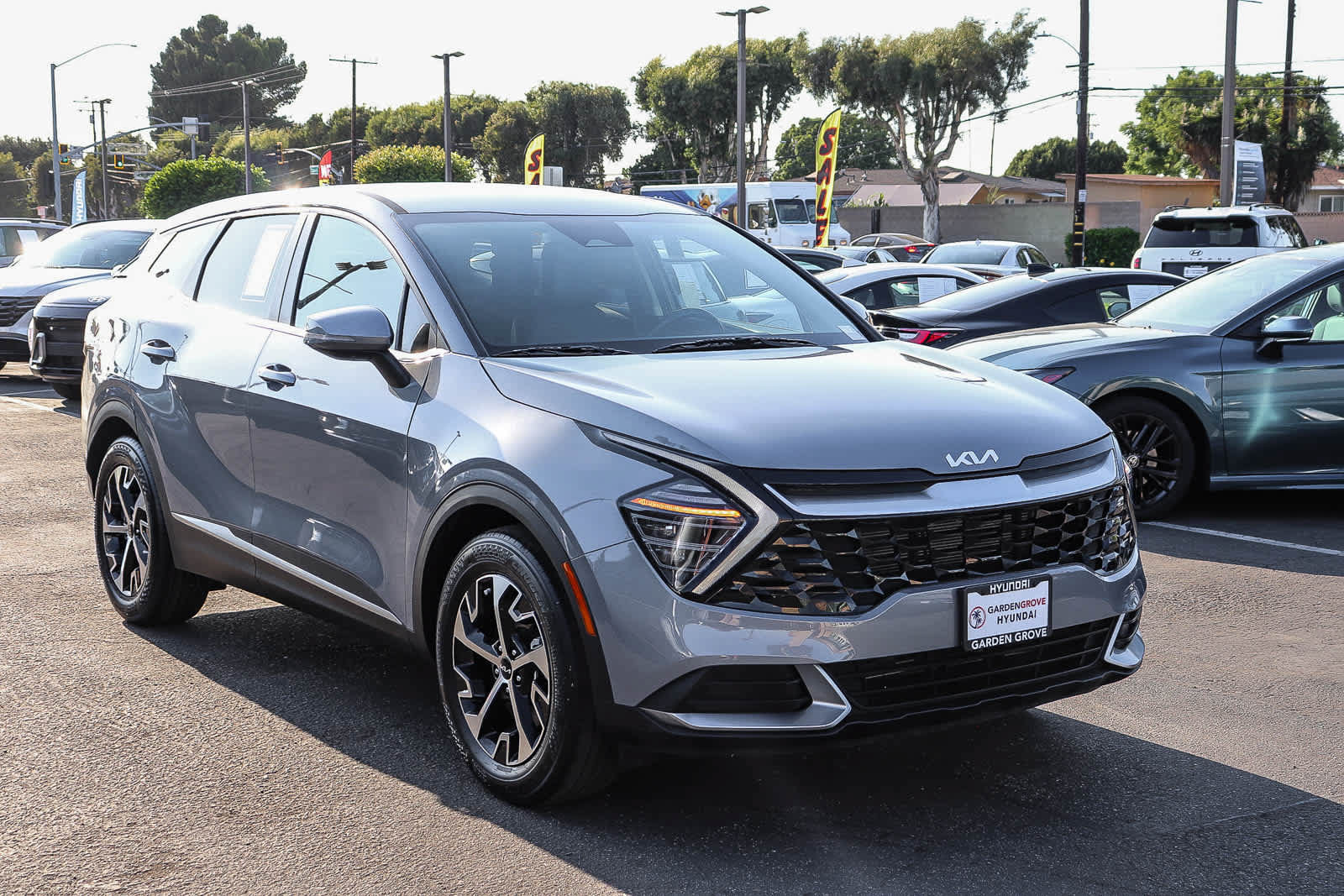 Used 2024 Kia Sportage EX FWD image 2