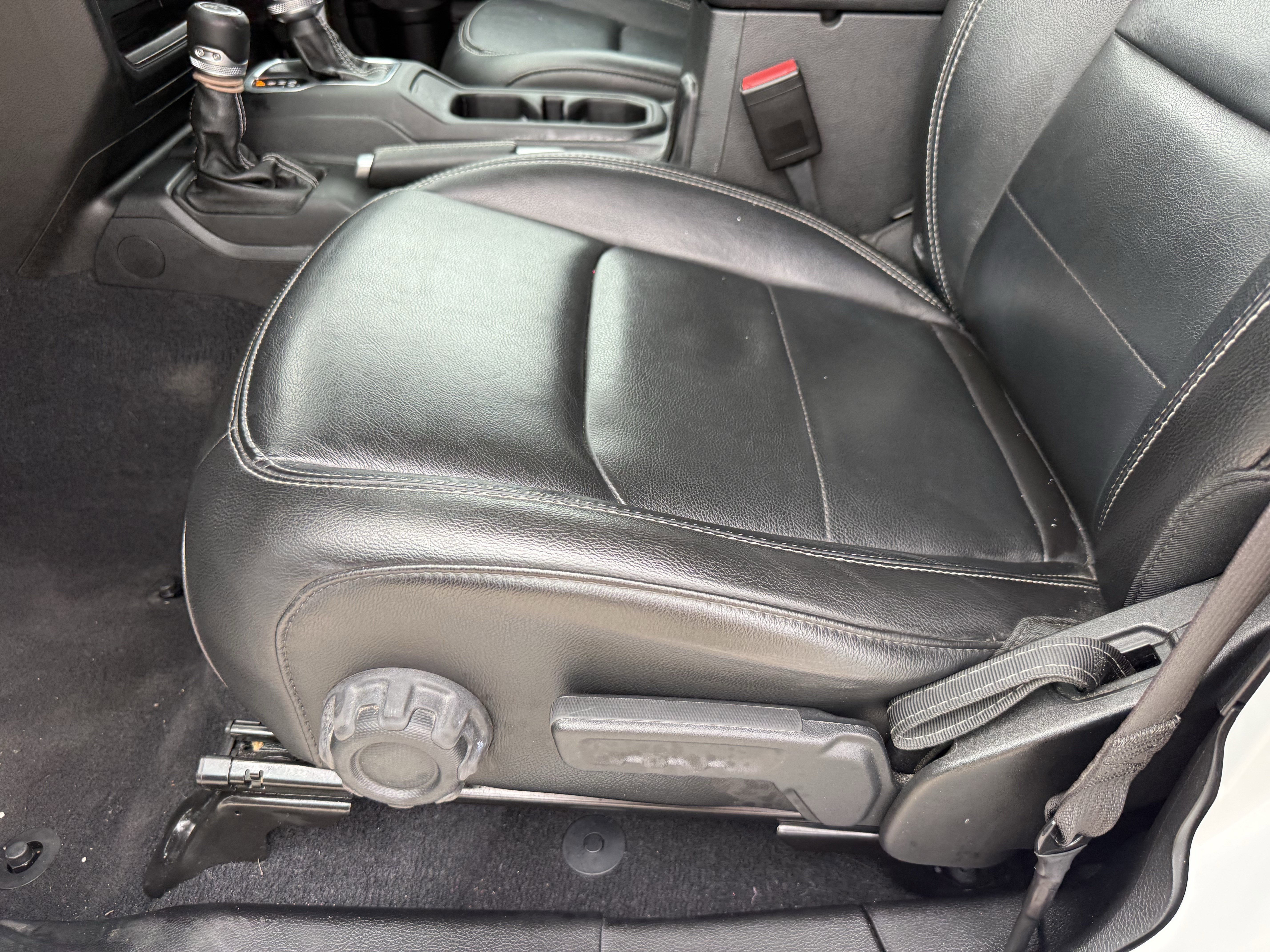 Used 2023 Jeep Wrangler Sahara image 27