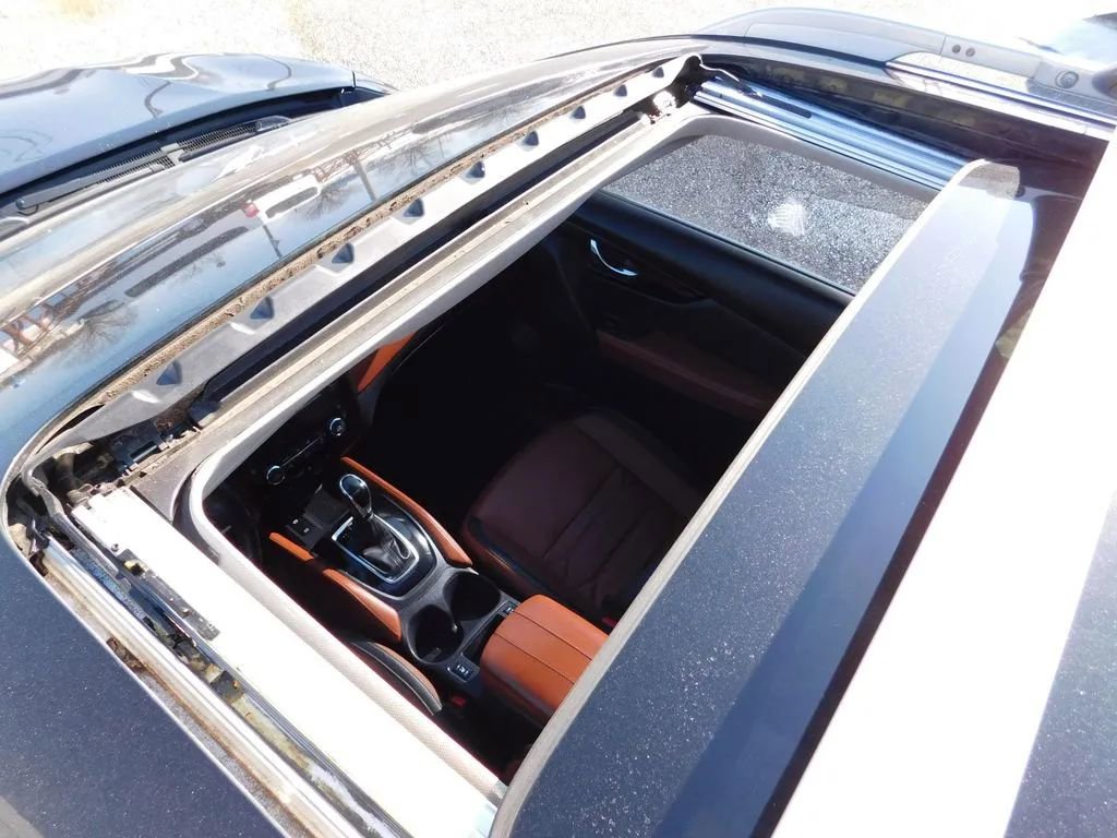 Used 2019 Nissan Rogue SL w/ Premium Package image 11