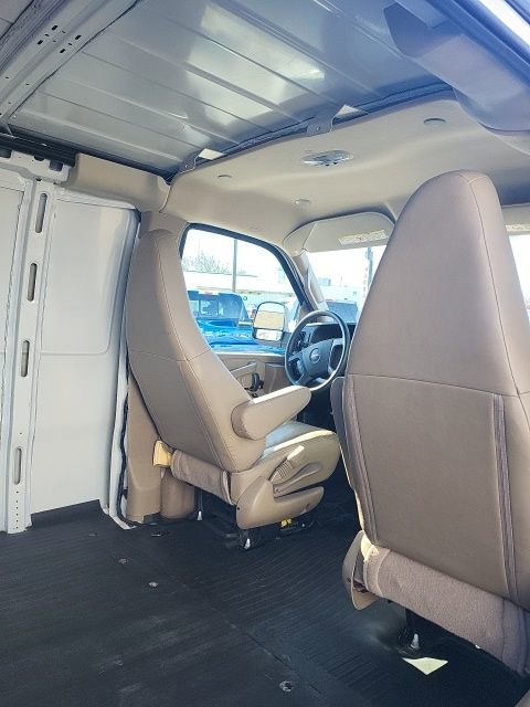 Used 2024 GMC Savana 2500 Extended w/ Driver Convenience Package image 14
