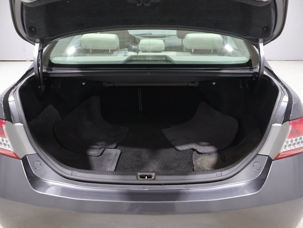 Used 2011 Toyota Camry LE w/ LE Extra-Value Pkg image 5