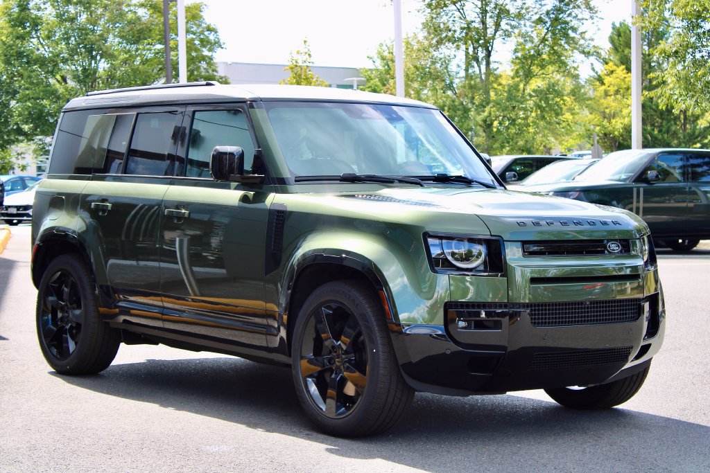 New 2026 Land Rover Defender 110 X-Dynamic SE AWD/4WD image 2
