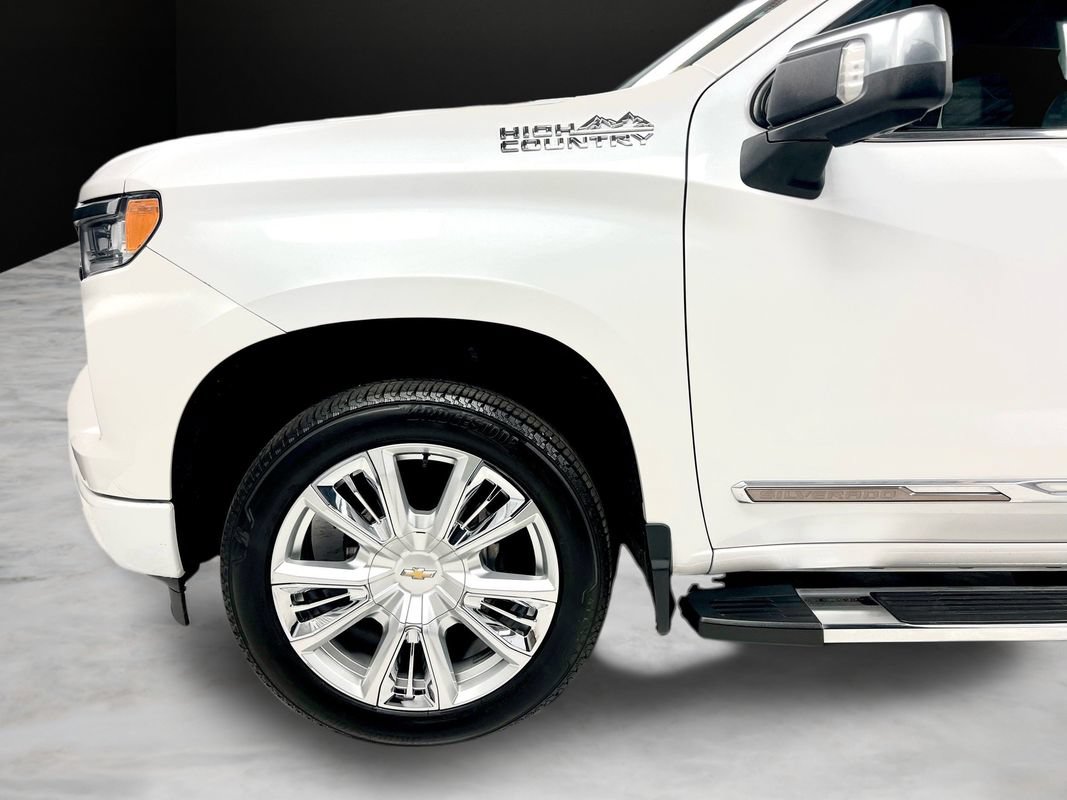 Used 2022 Chevrolet Silverado 1500 High Country w/ High Country Premium Package AWD/4WD image 12