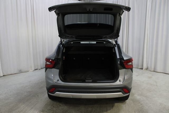 Used 2025 Chevrolet Trax LT w/ Driver Confidence Package image 29