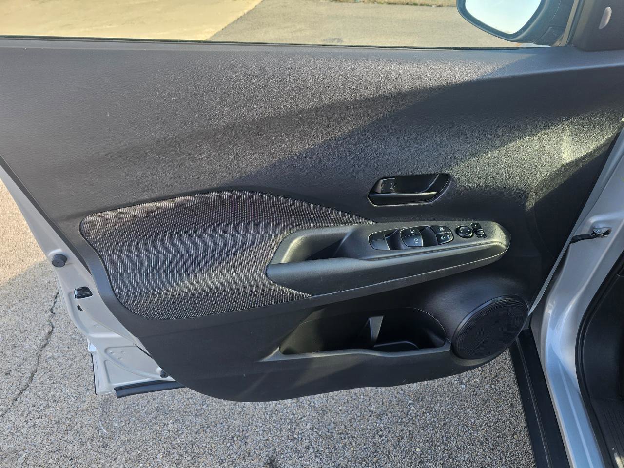 Used 2020 Nissan Kicks S image 23