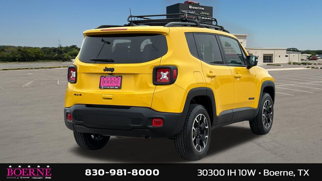 Used 2023 Jeep Renegade Latitude w/ Sun/Sound Group AWD/4WD image 3