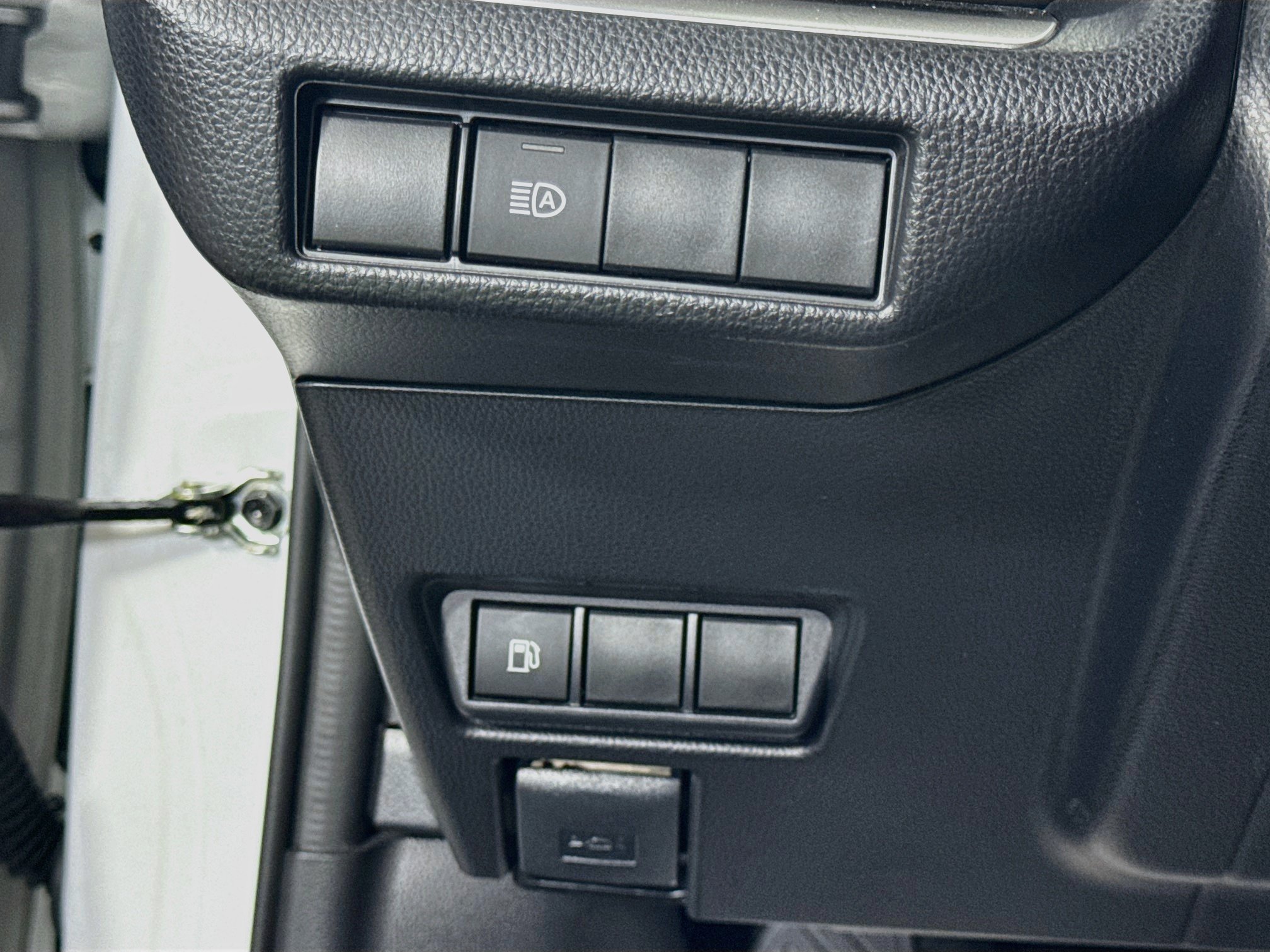 Used 2024 Toyota Prius LE FWD image 10