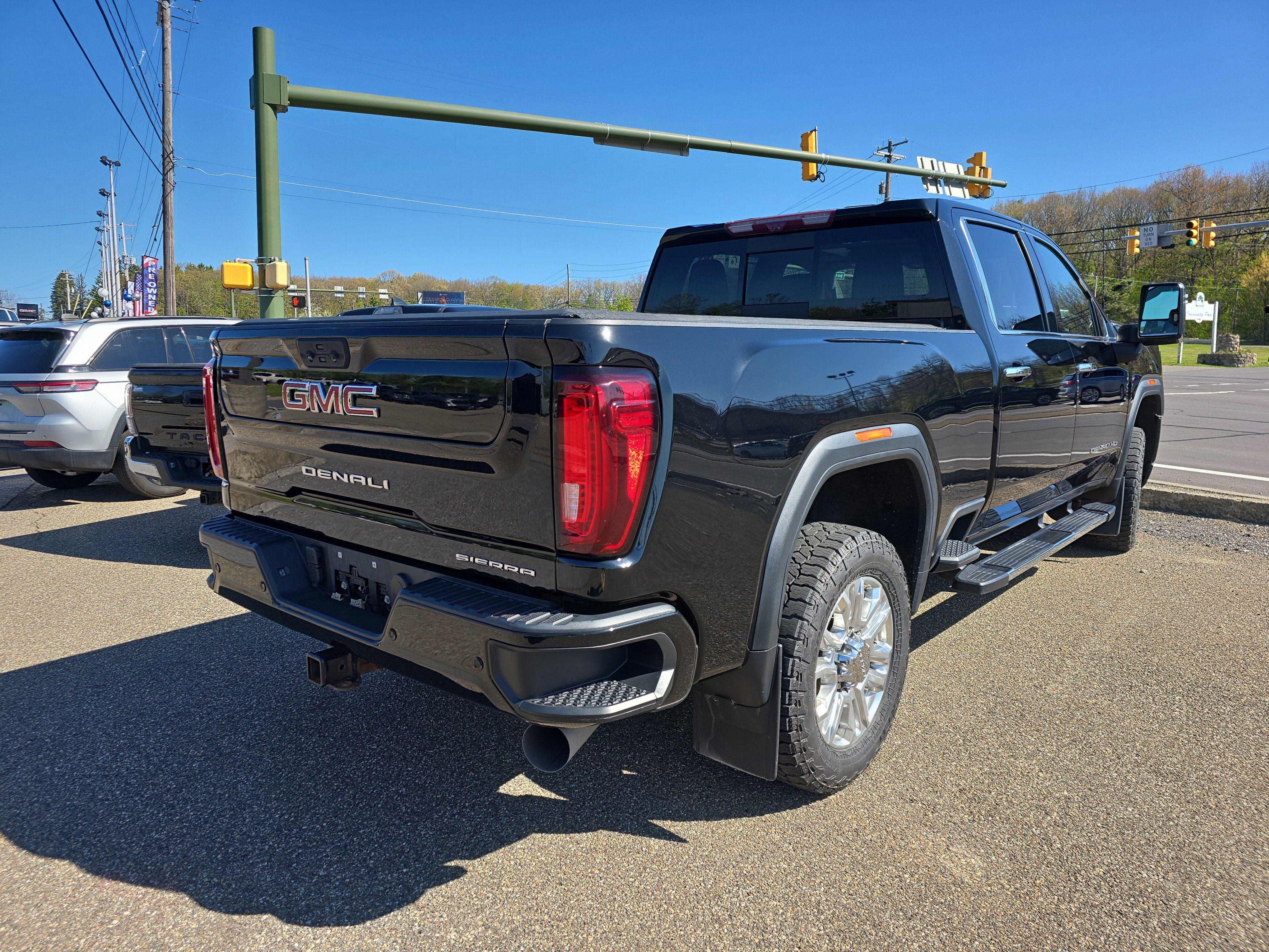 Used 2022 GMC Sierra 2500 Denali w/ Denali Ultimate Package AWD/4WD image 3