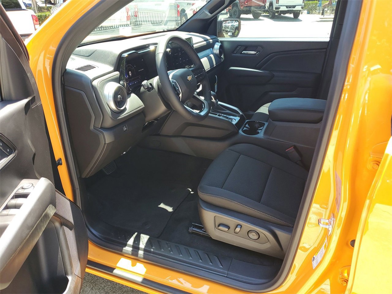 New 2025 Chevrolet Colorado LT image 14