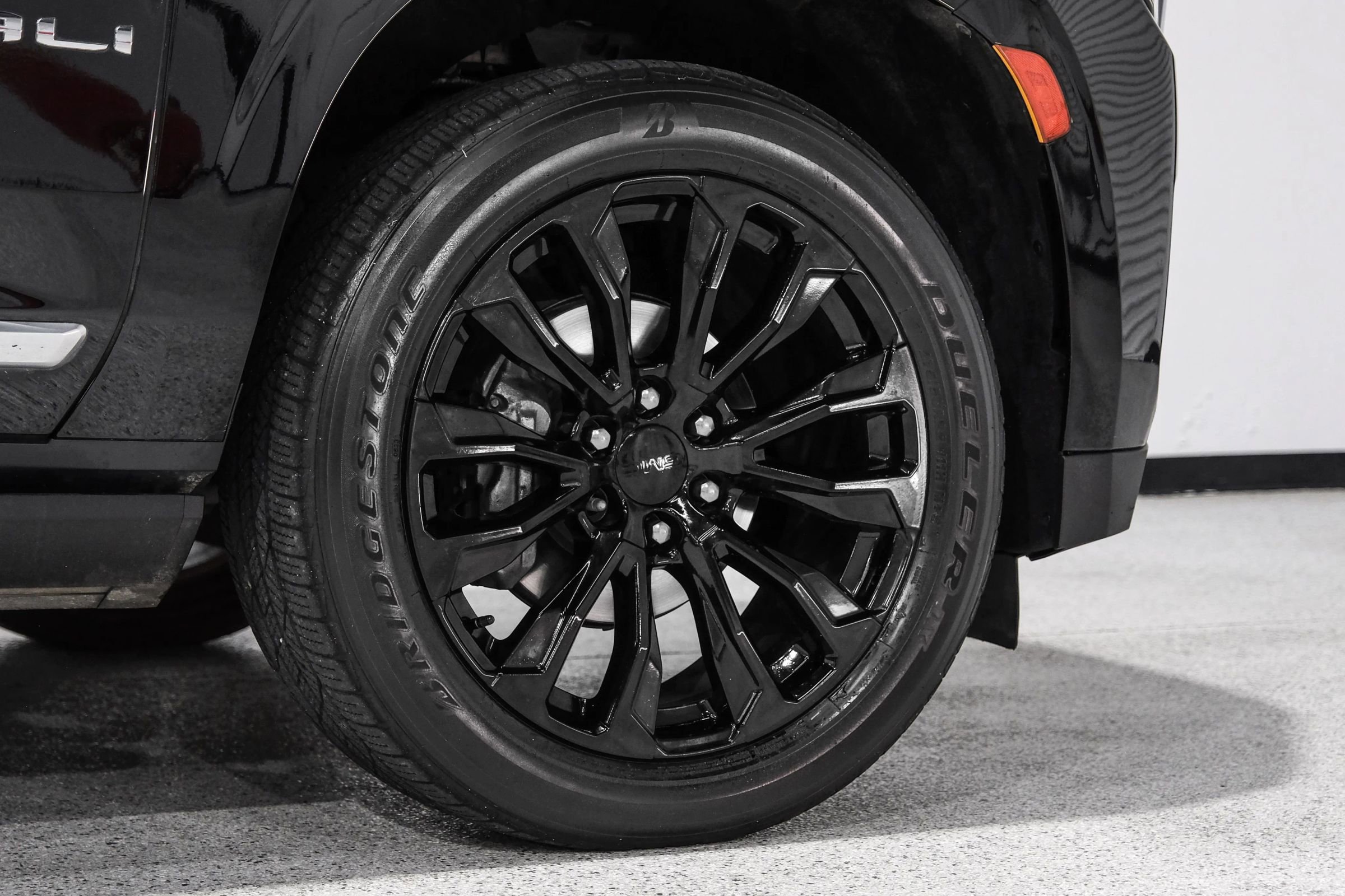 Used 2021 GMC Yukon Denali w/ Denali Premium Package image 70