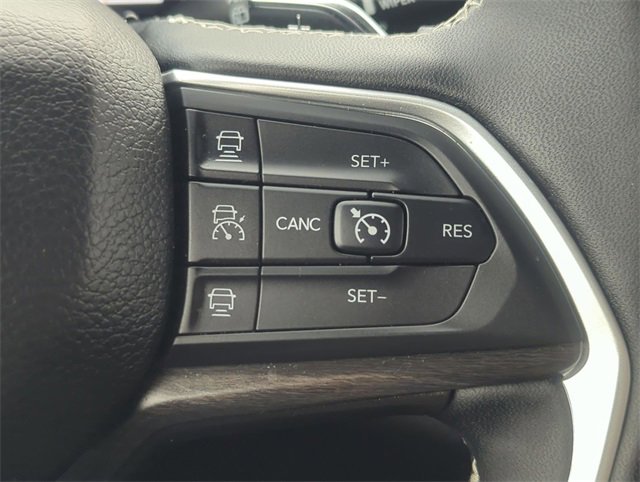 Used 2024 Jeep Grand Cherokee Limited image 14