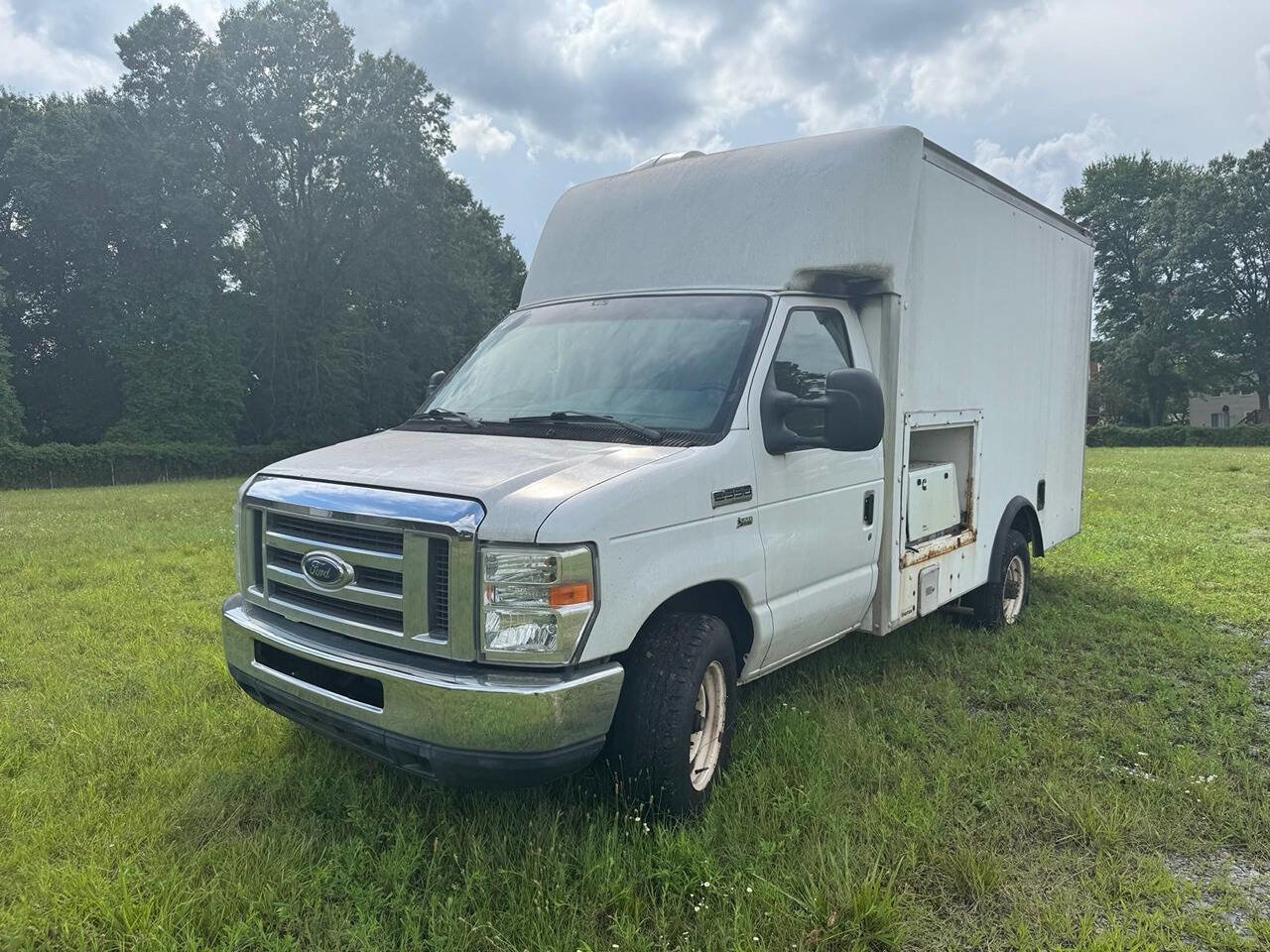 Used 2012 Ford E-350 and Econoline 350 Super Duty image 4