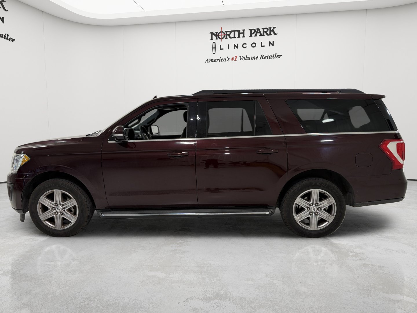 Used 2020 Ford Expedition Max XLT w/ Equipment Group 202A RWD image 2