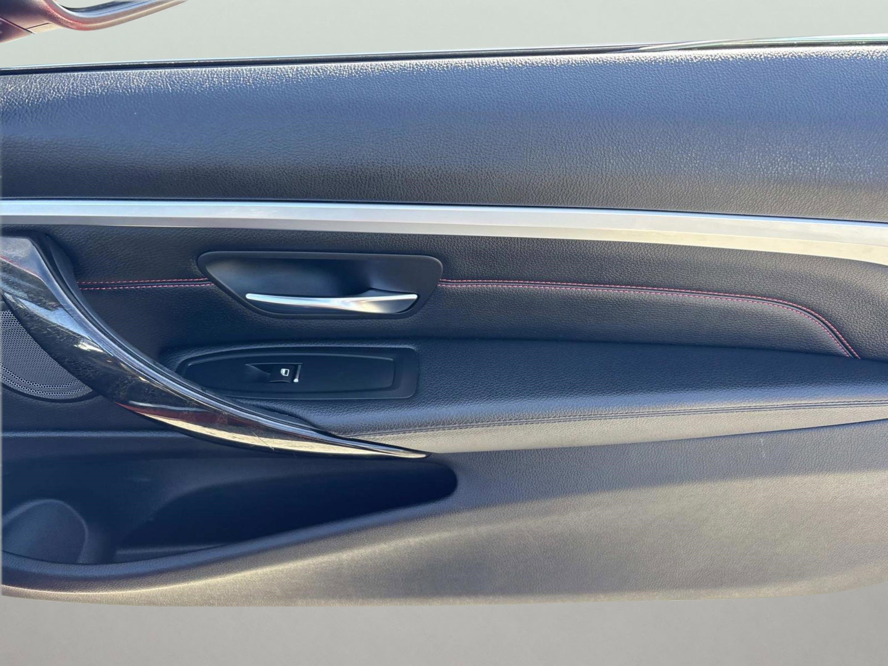 Used 2019 BMW 430i Convertible w/ Convenience Package image 16