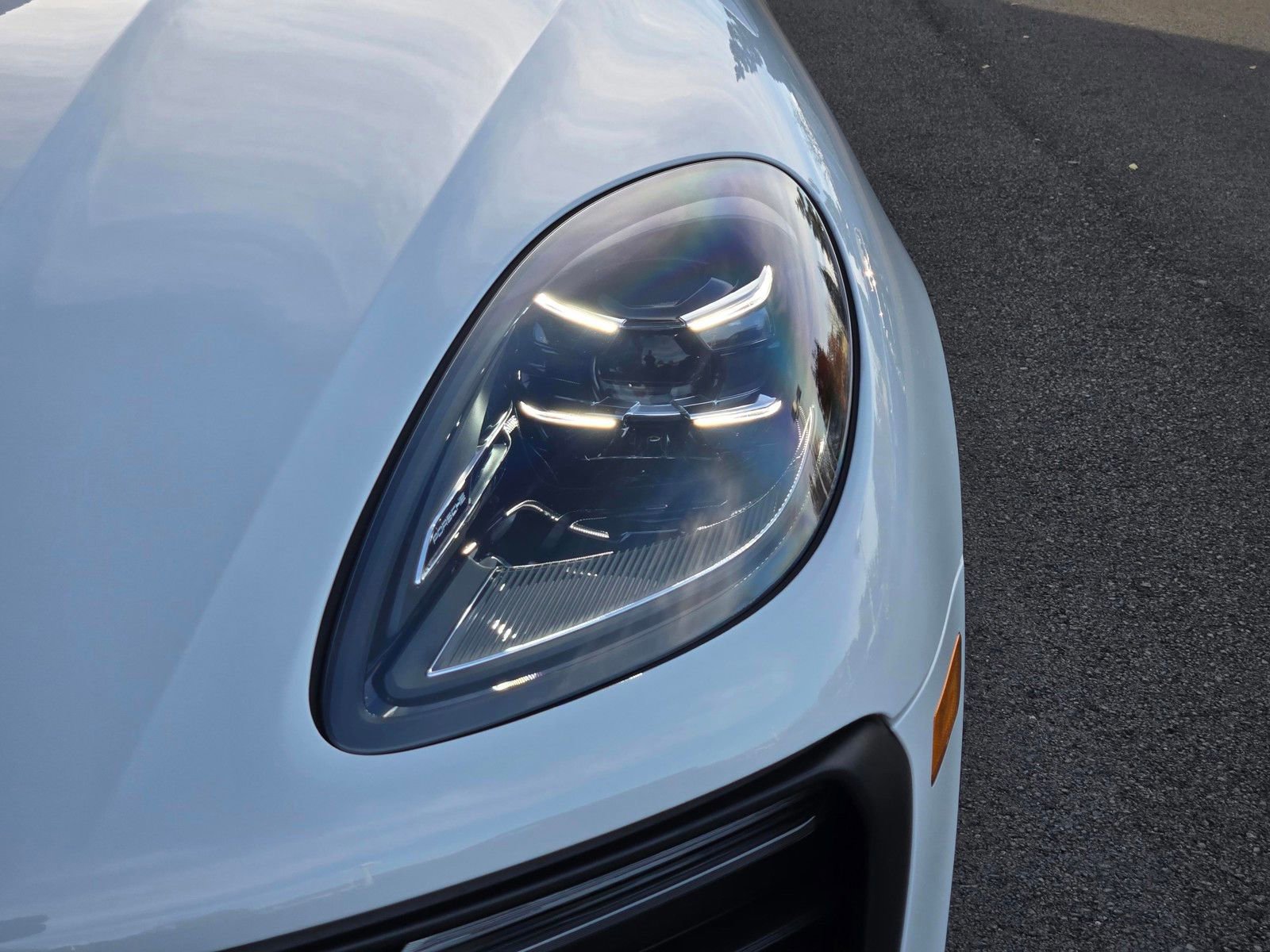 Used 2025 Porsche Macan AWD/4WD image 12