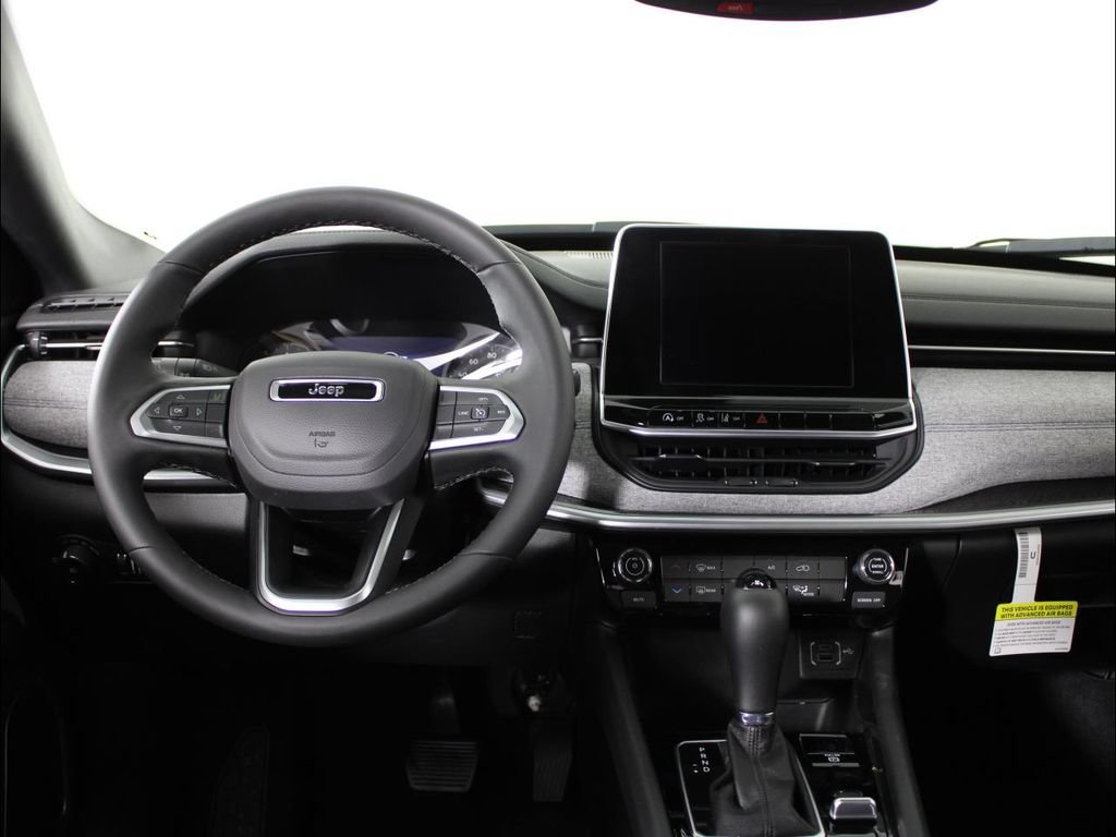New 2025 Jeep Compass Latitude AWD/4WD image 15