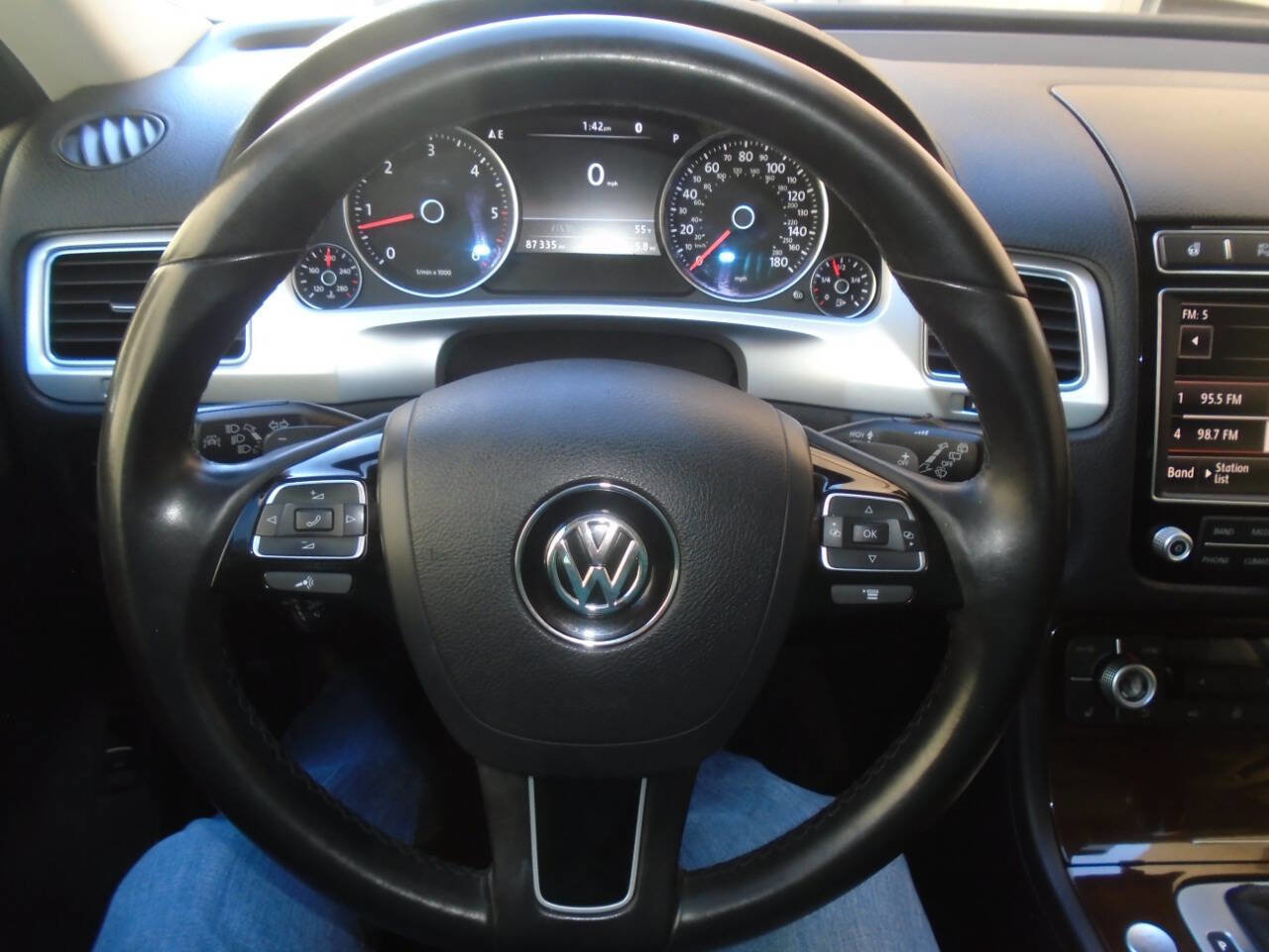 Used 2016 Volkswagen Touareg TDI image 37