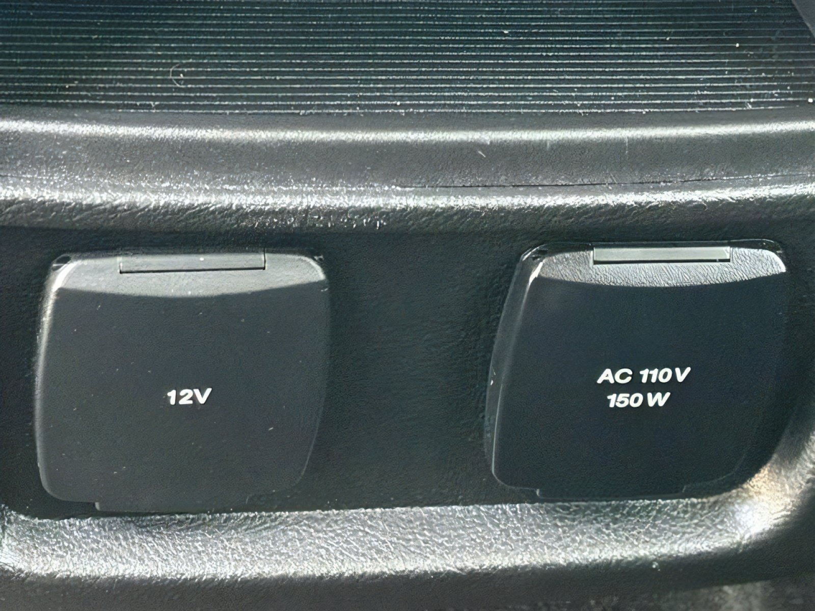 Used 2019 Ford Edge Titanium w/ Equipment Group 301A FWD image 16