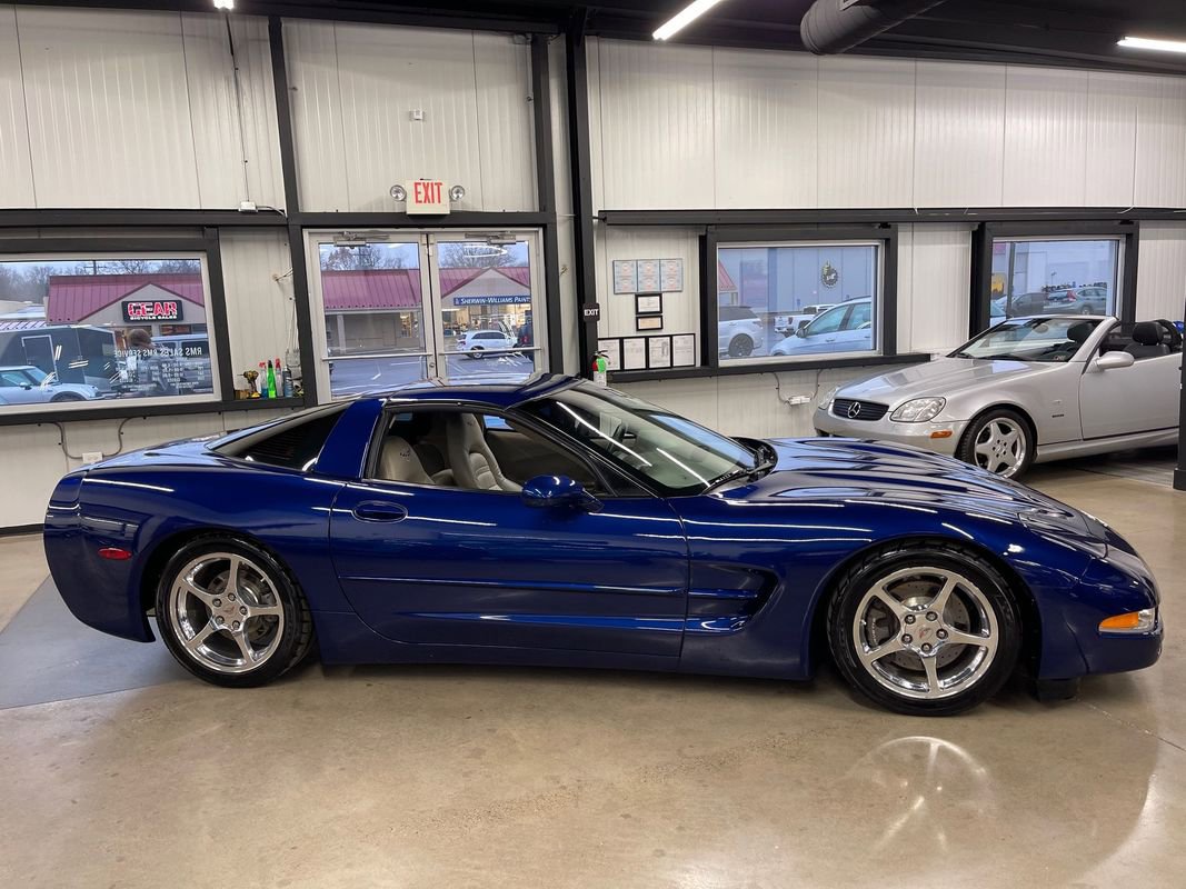 Used 2004 Chevrolet Corvette Coupe w/ Preferred Equipment Group image 18