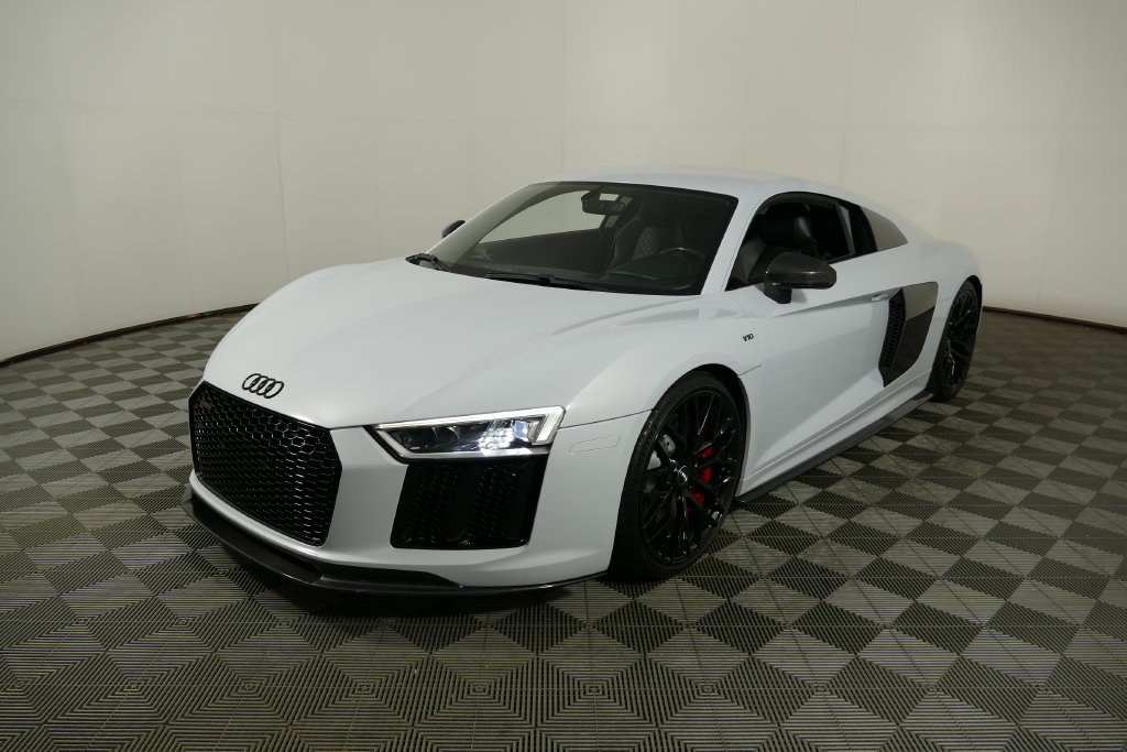 Used 2017 Audi R8 V10 w/ Carbon Exterior Package AWD/4WD image 12