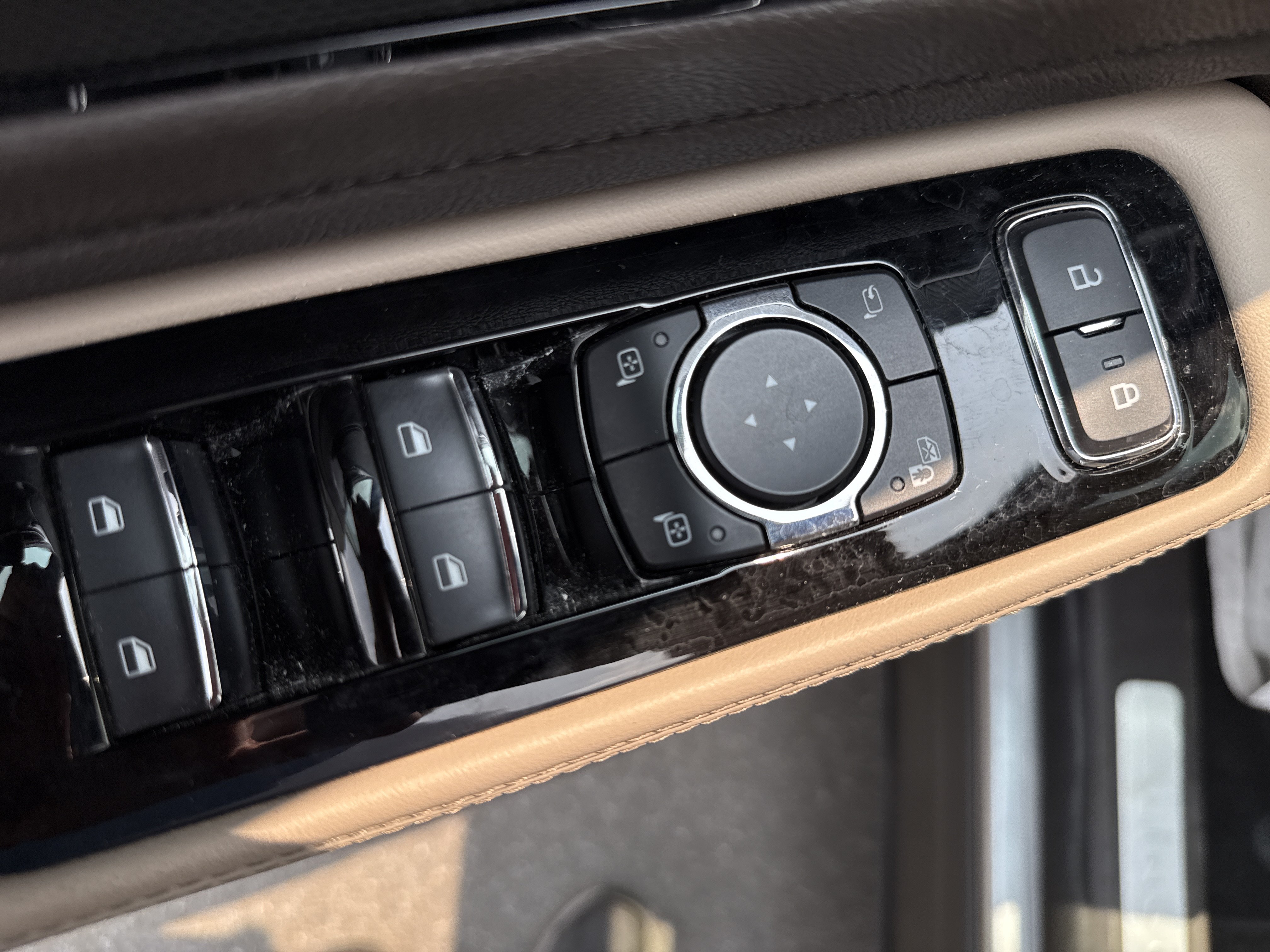 Used 2022 Lincoln Aviator AWD w/ Premium Package image 17