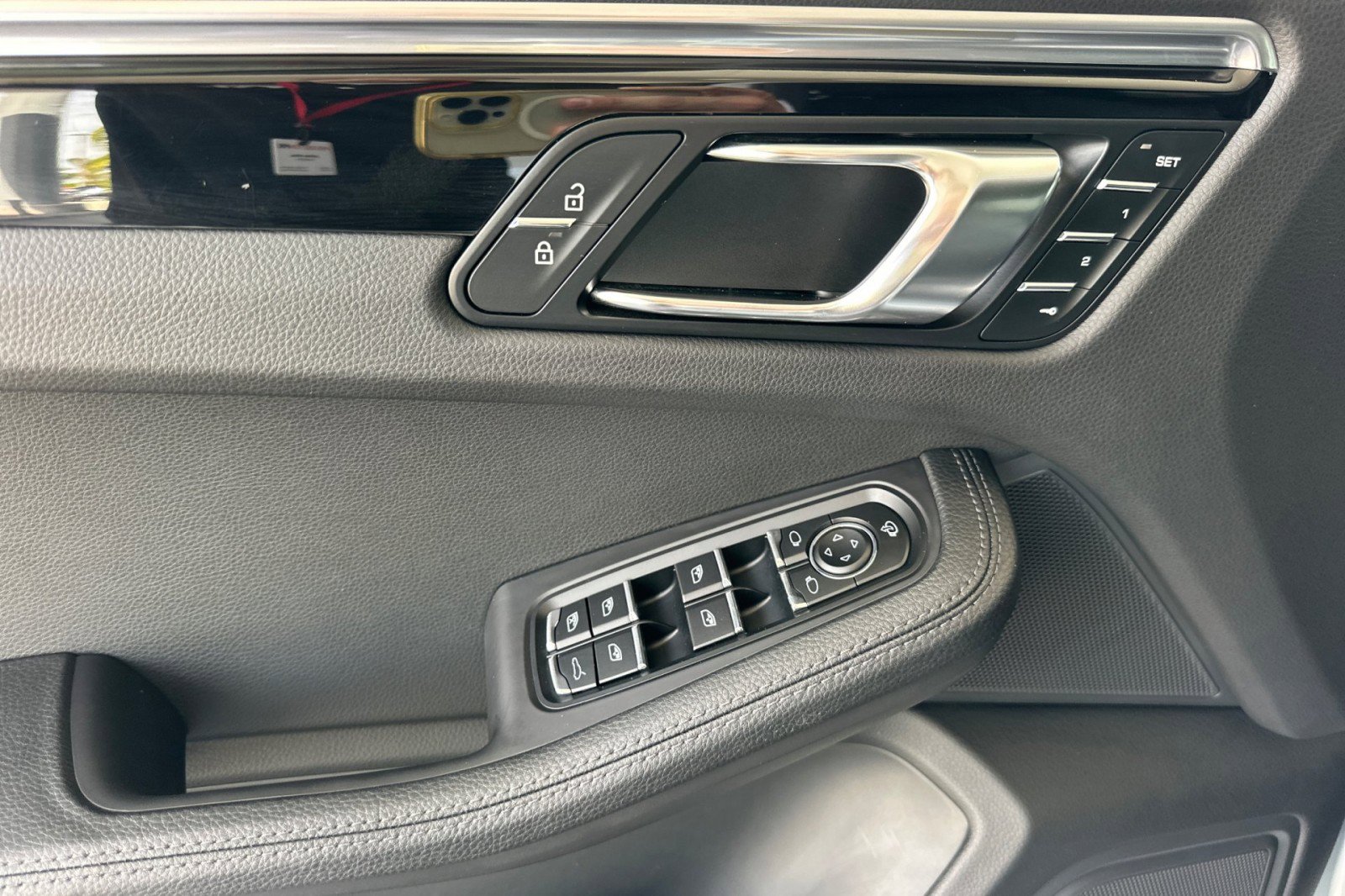 Certified 2023 Porsche Macan AWD/4WD image 12