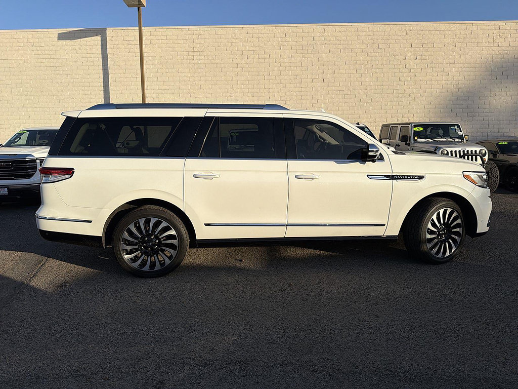 Used 2023 Lincoln Navigator L Black Label AWD/4WD image 4