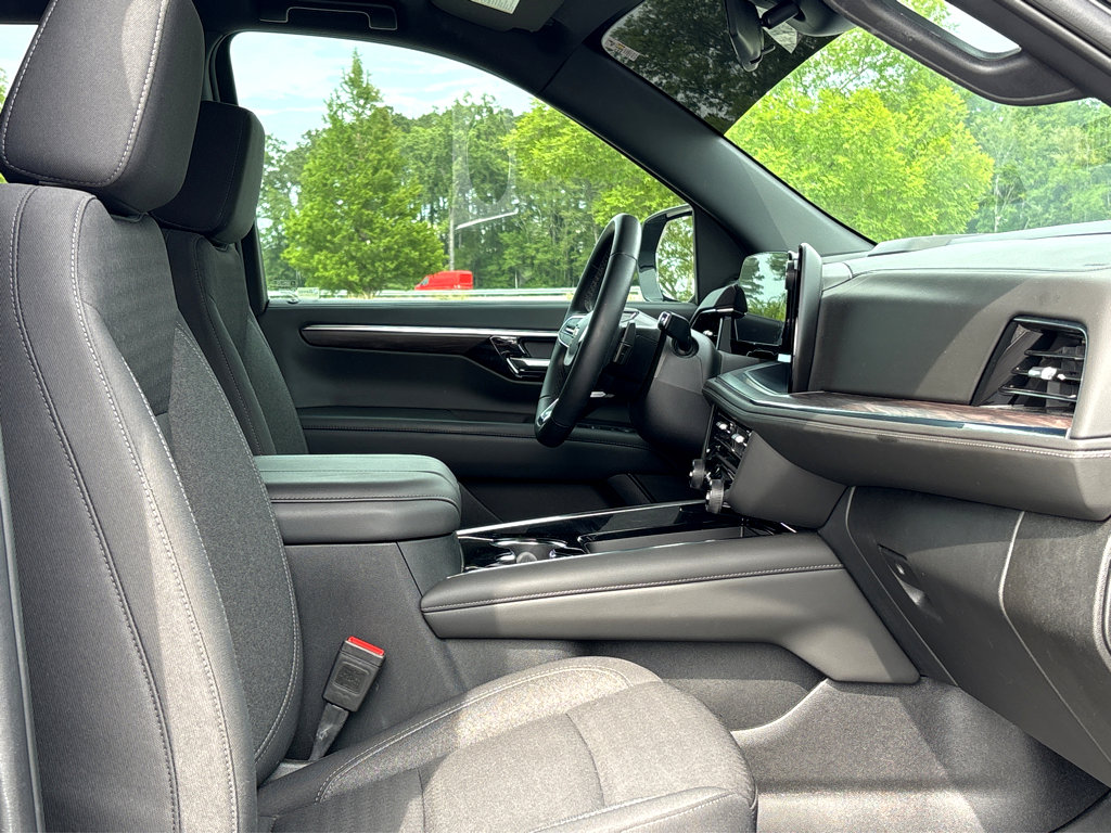 Used 2025 Chevrolet Tahoe LS RWD image 8
