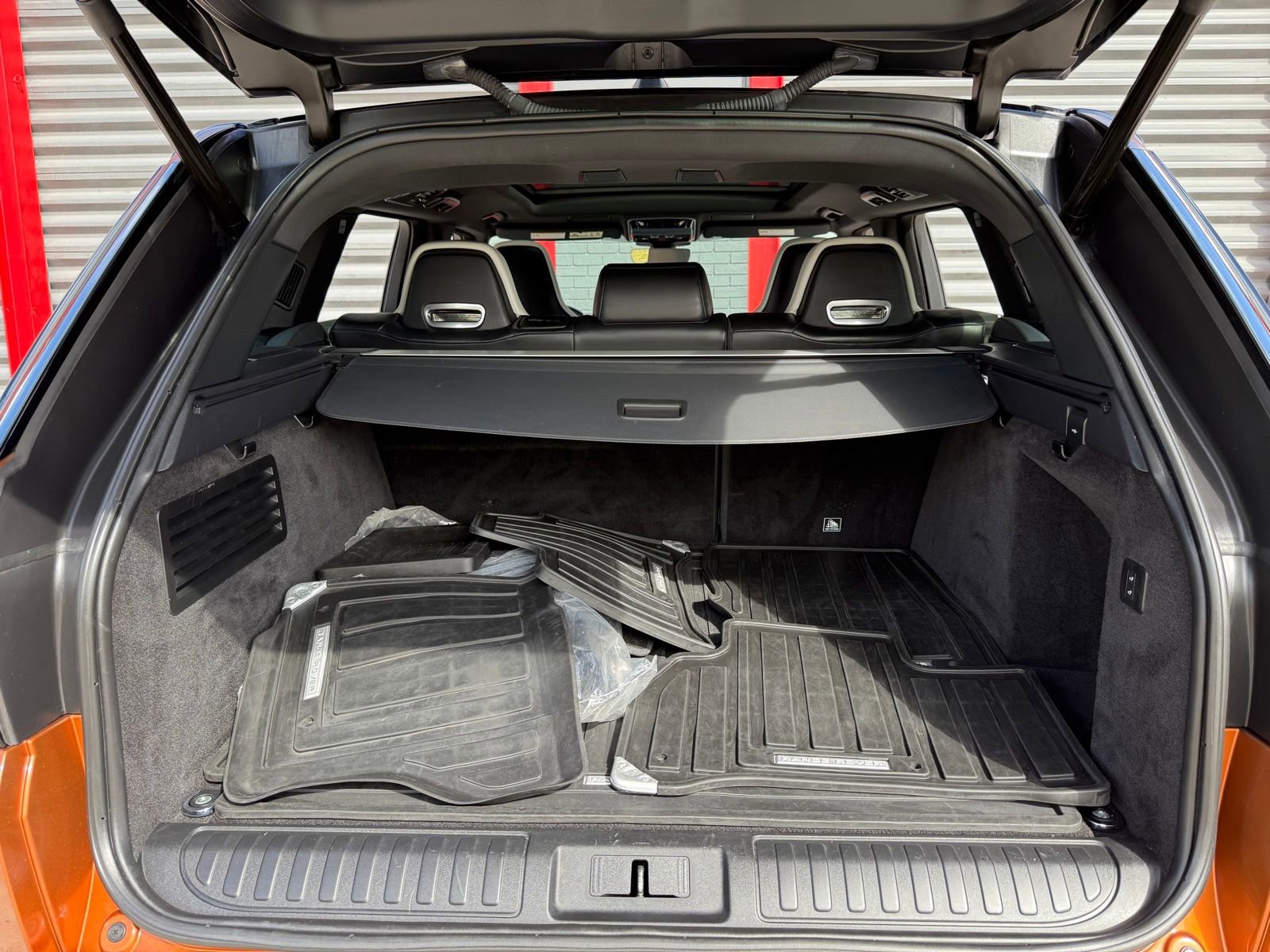 Used 2020 Land Rover Range Rover Sport SVR image 39