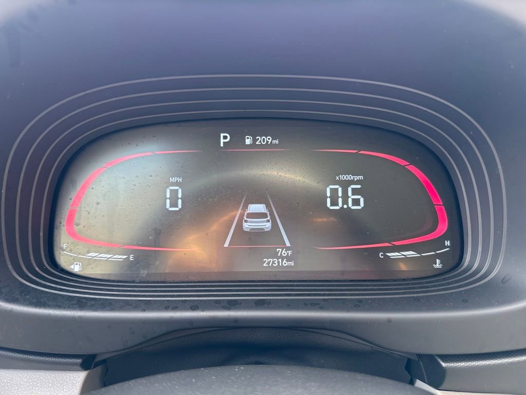 Used 2025 Hyundai Venue SEL image 18