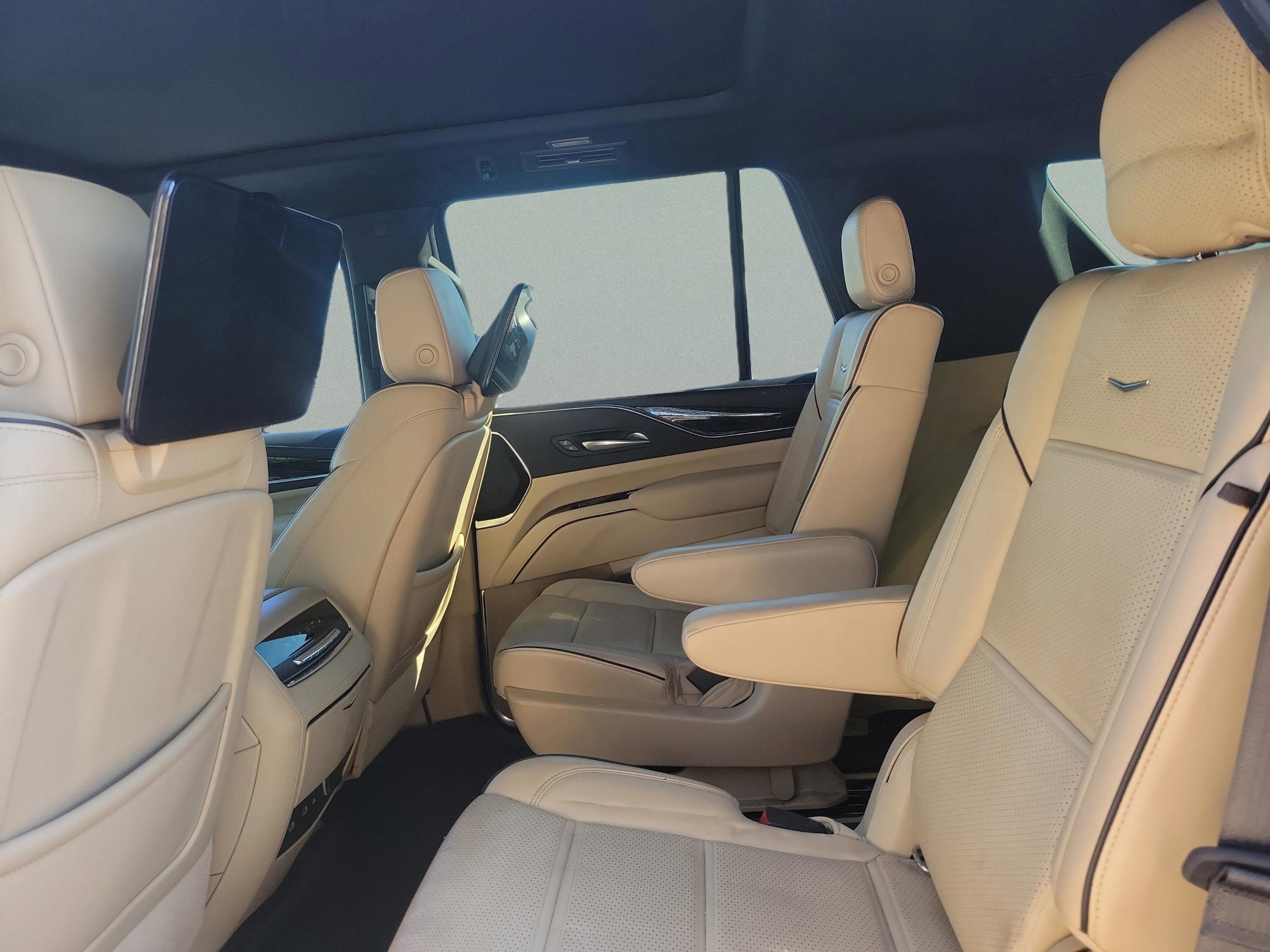 Used 2021 Cadillac Escalade Premium Luxury image 11