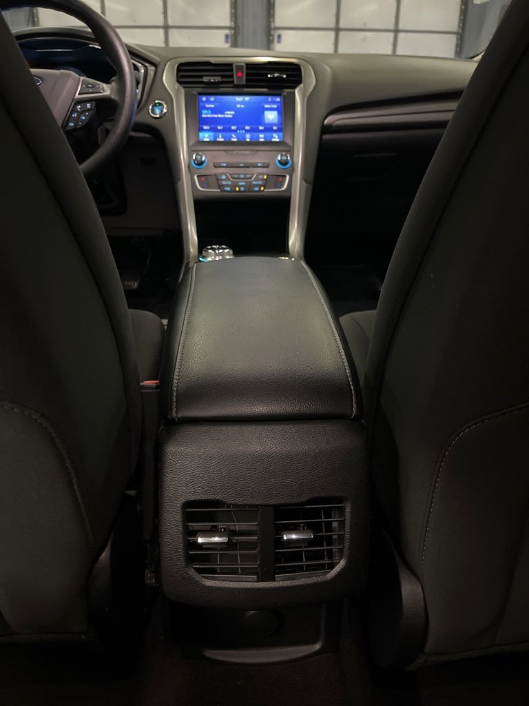 Used 2020 Ford Fusion SE image 32