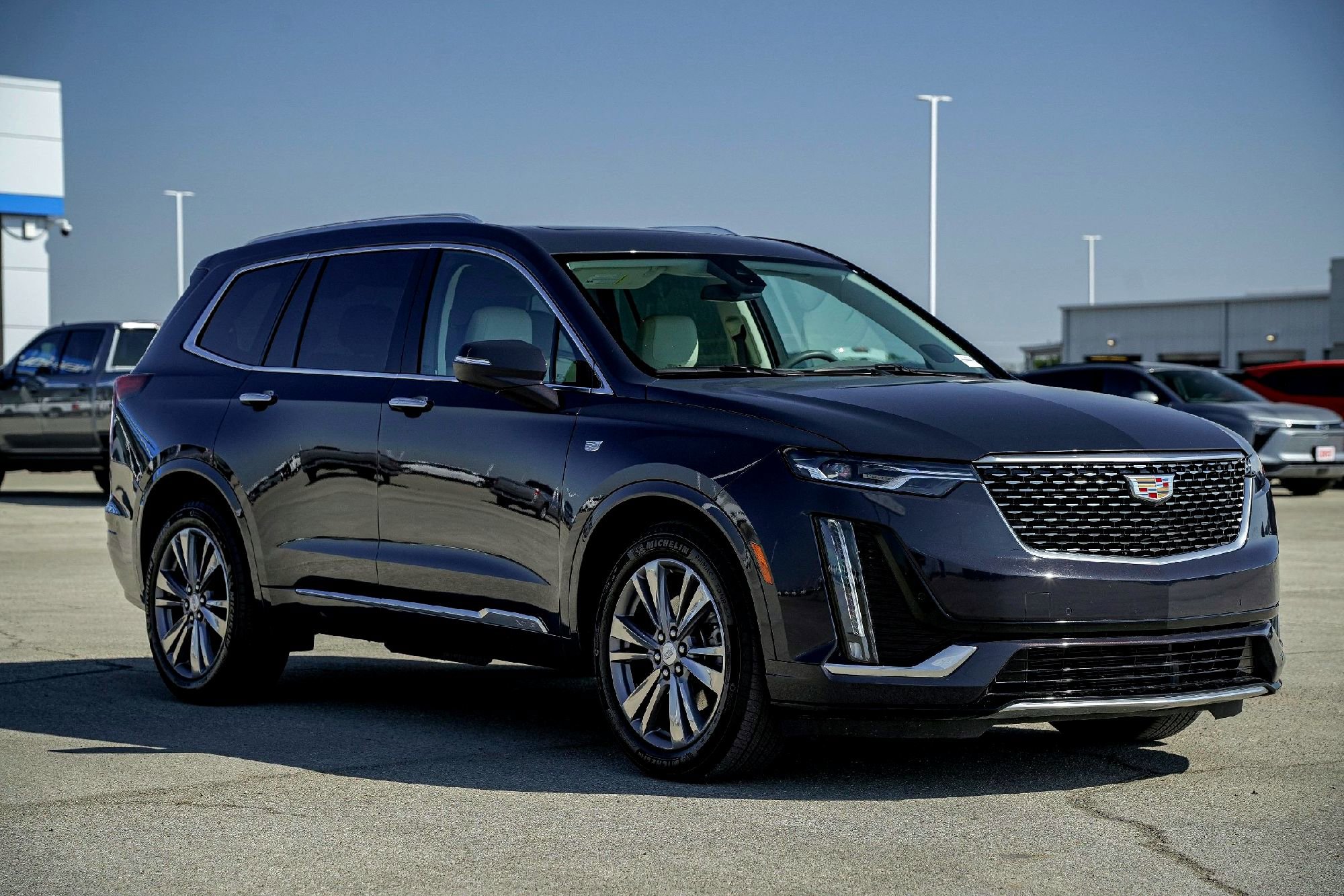 Used 2025 Cadillac XT6 Premium Luxury image 7