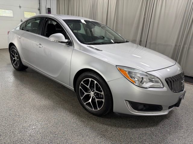 Used 2017 Buick Regal Sport Touring FWD image 3
