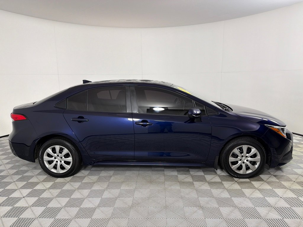 Used 2021 Toyota Corolla LE image 4
