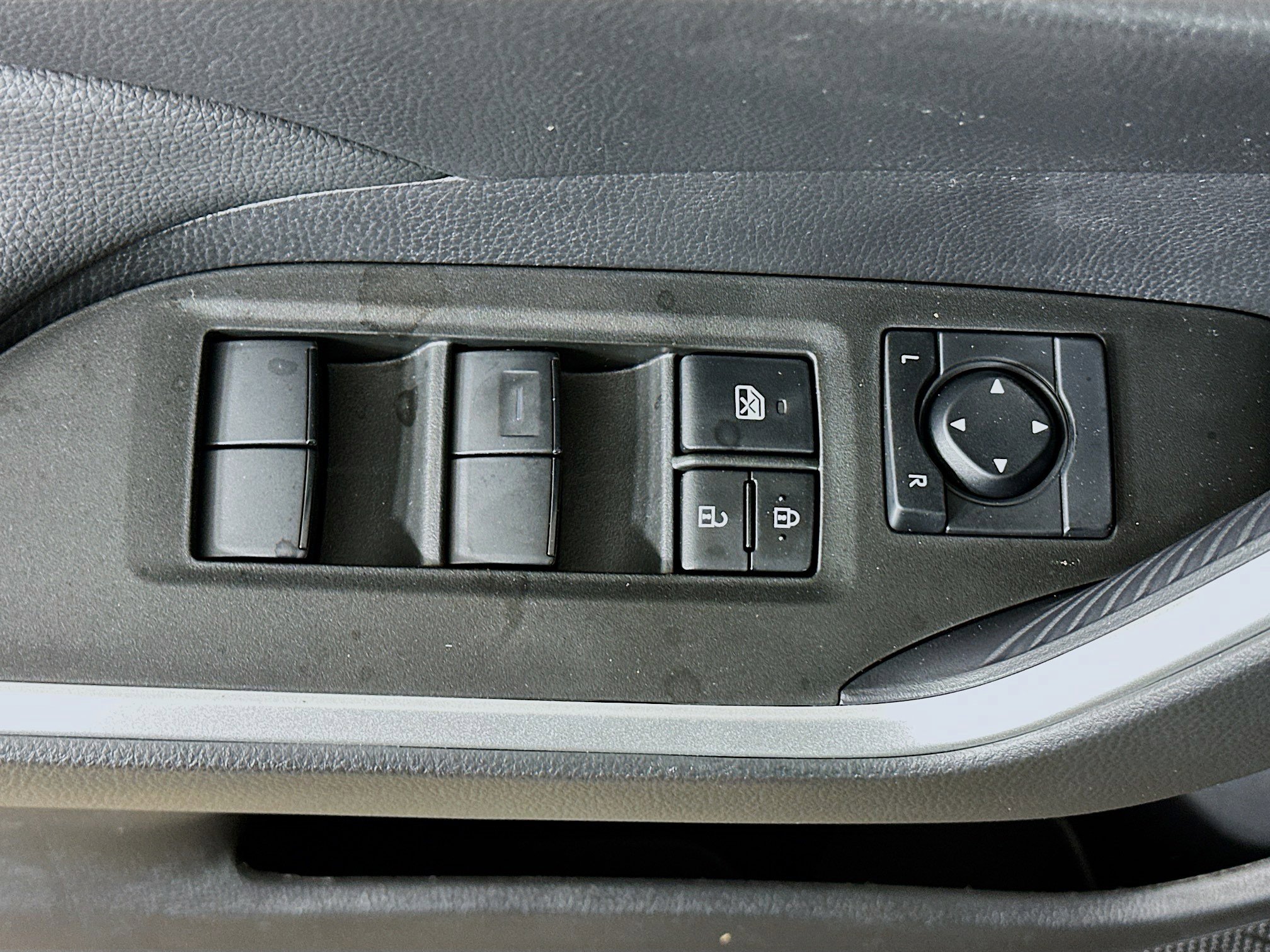 Used 2025 Toyota RAV4 LE image 15