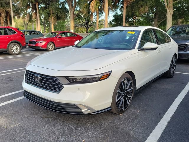 Used 2023 Honda Accord Touring image 3