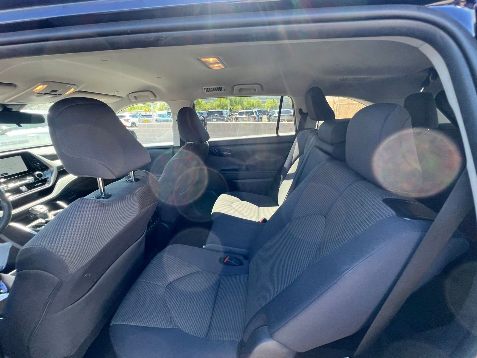 Used 2025 Toyota Highlander LE image 28