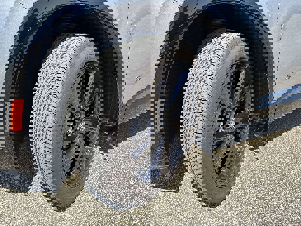 Certified 2025 Buick Envision Sport Touring image 2