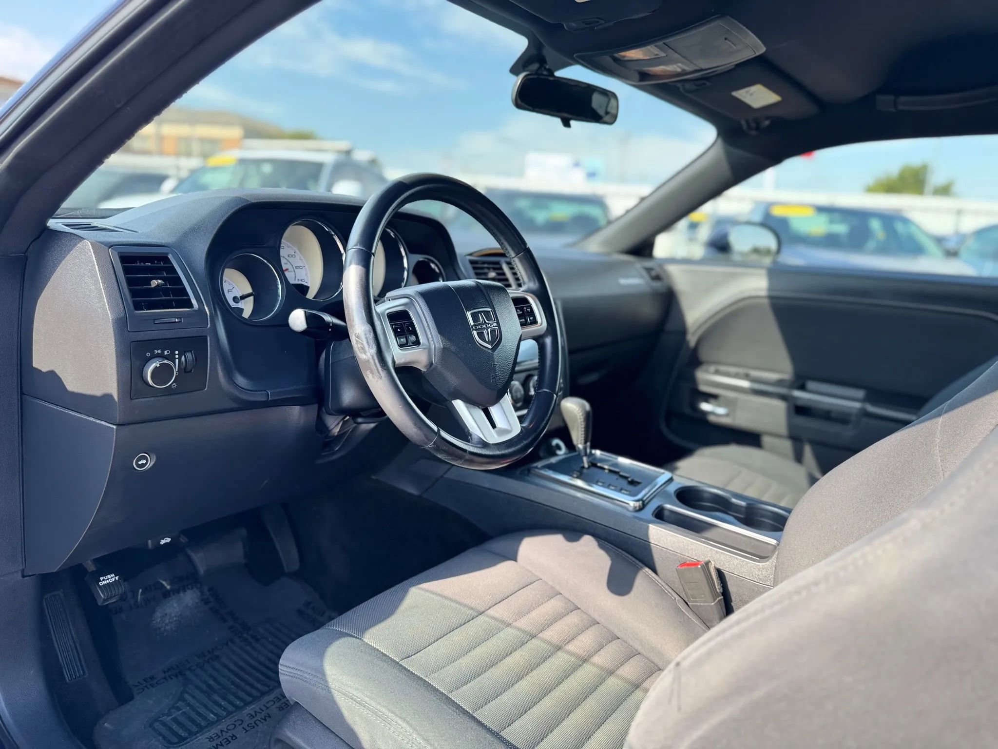 Used 2014 Dodge Challenger SXT RWD image 9