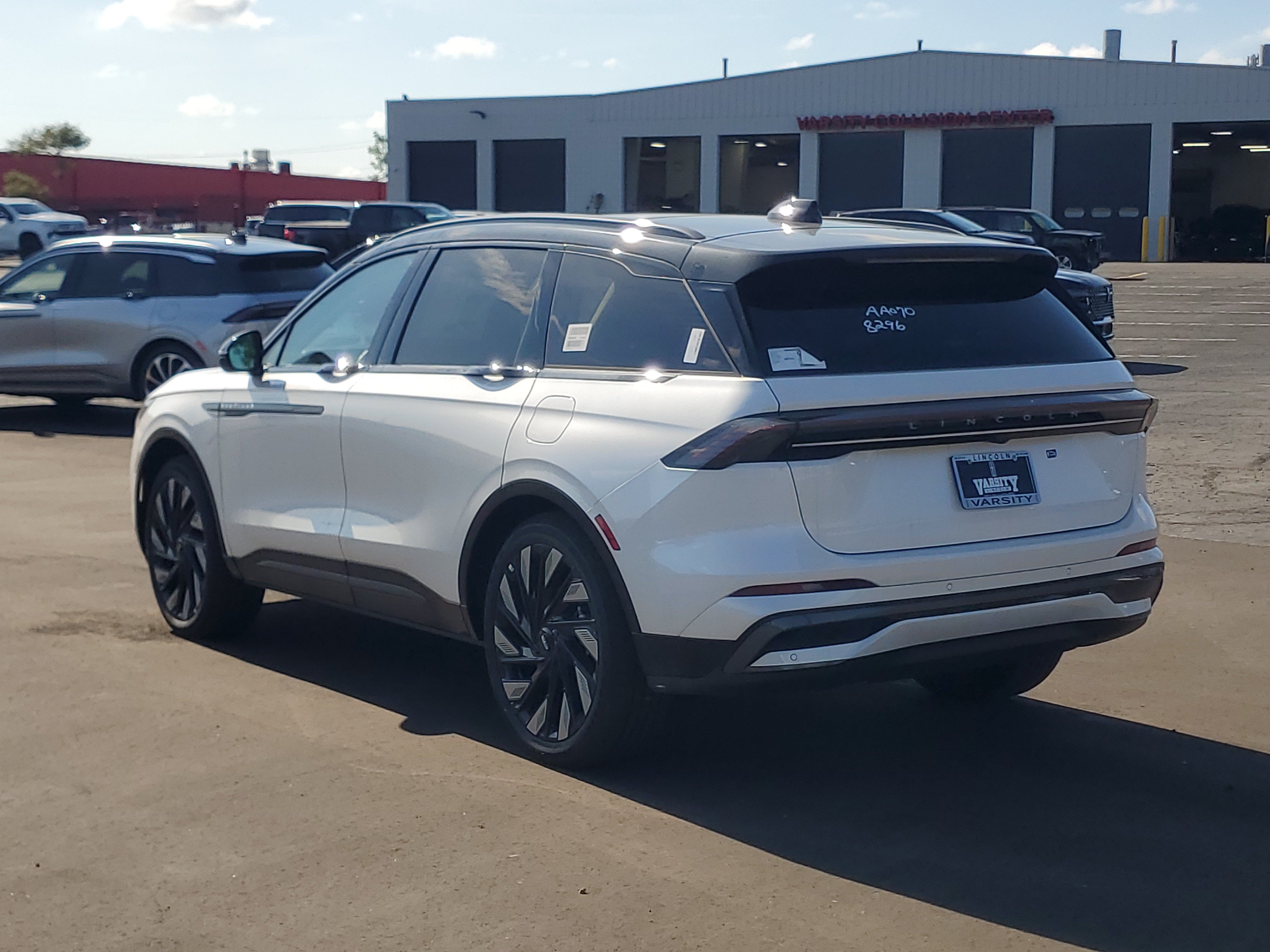 New 2026 Lincoln Nautilus Reserve w/ Jet Appearance Package AWD/4WD image 3