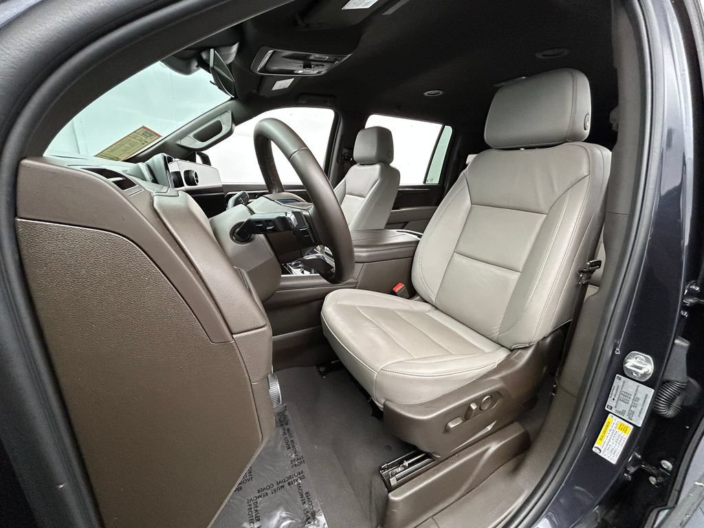 Used 2025 Chevrolet Suburban LT RWD image 59