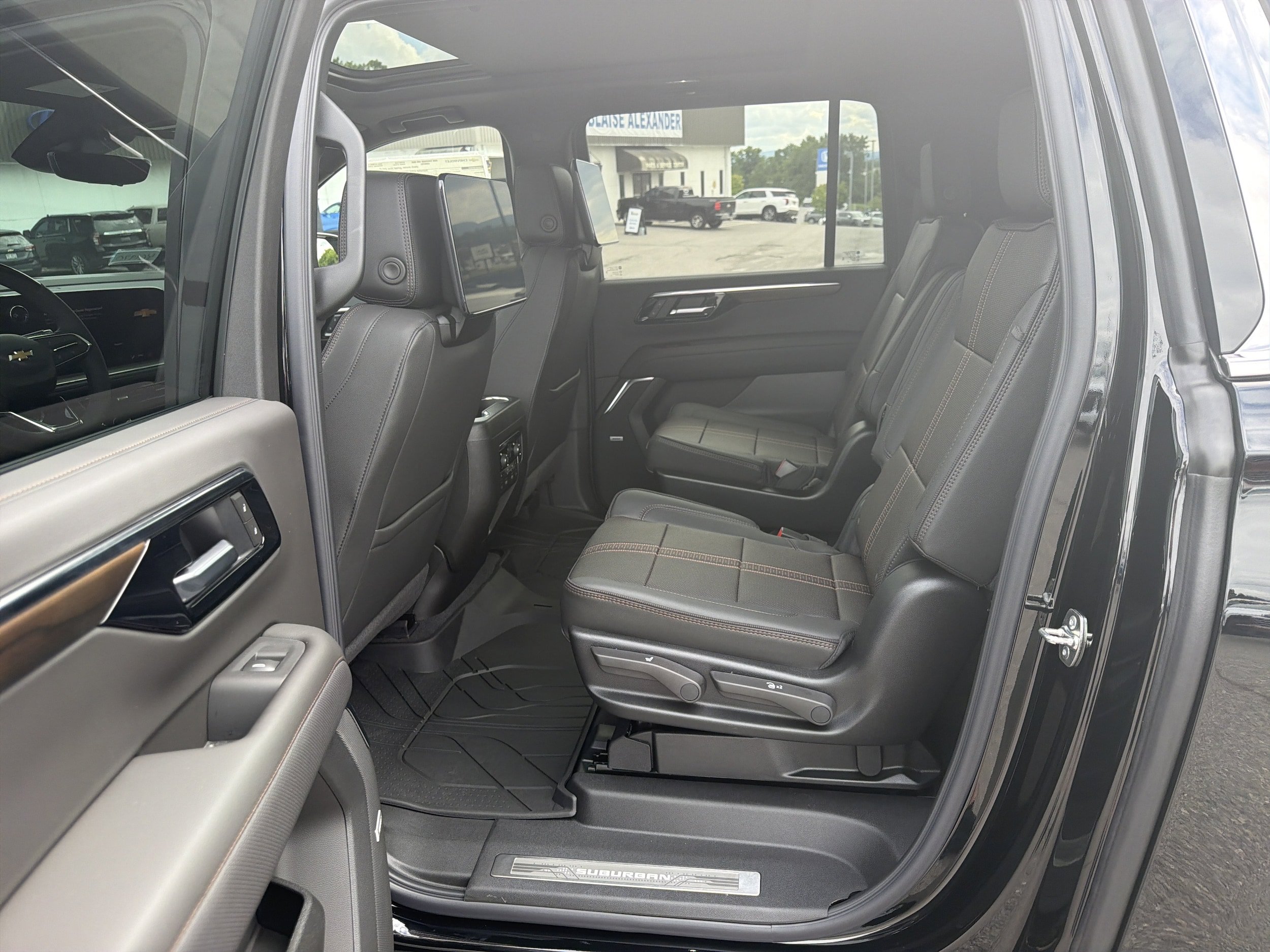 New 2026 Chevrolet Suburban High Country AWD/4WD image 19